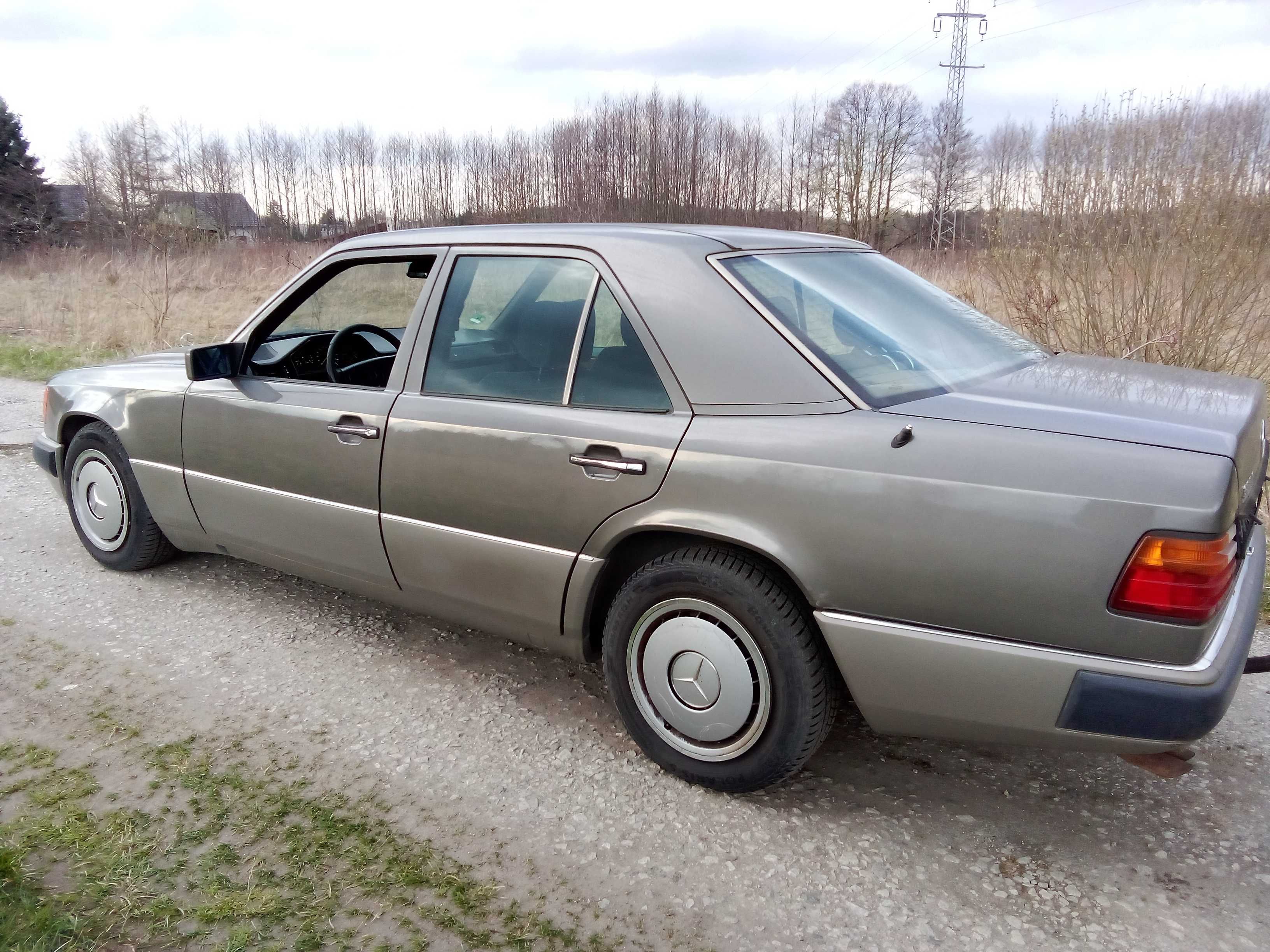 Mercedes 124 .300 E sedan