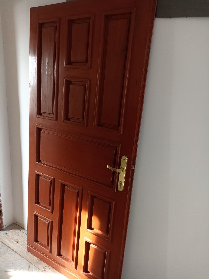 Drzwi drewniane pełne