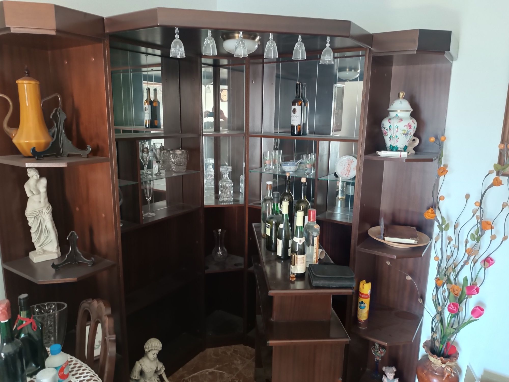 Móvel de sala com bar
