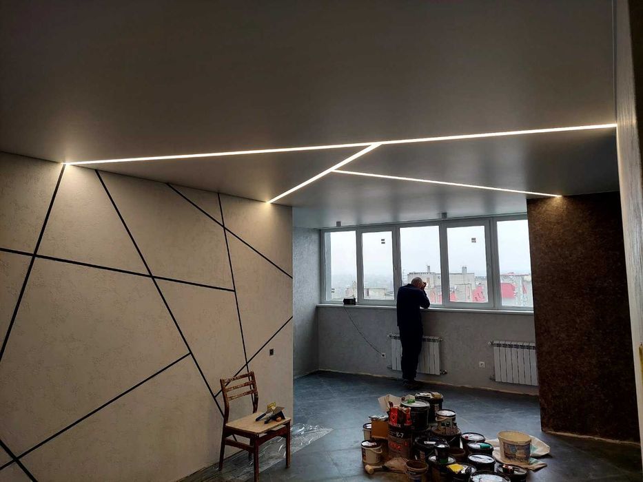 Глянцеві стелі зі світловими лініями.