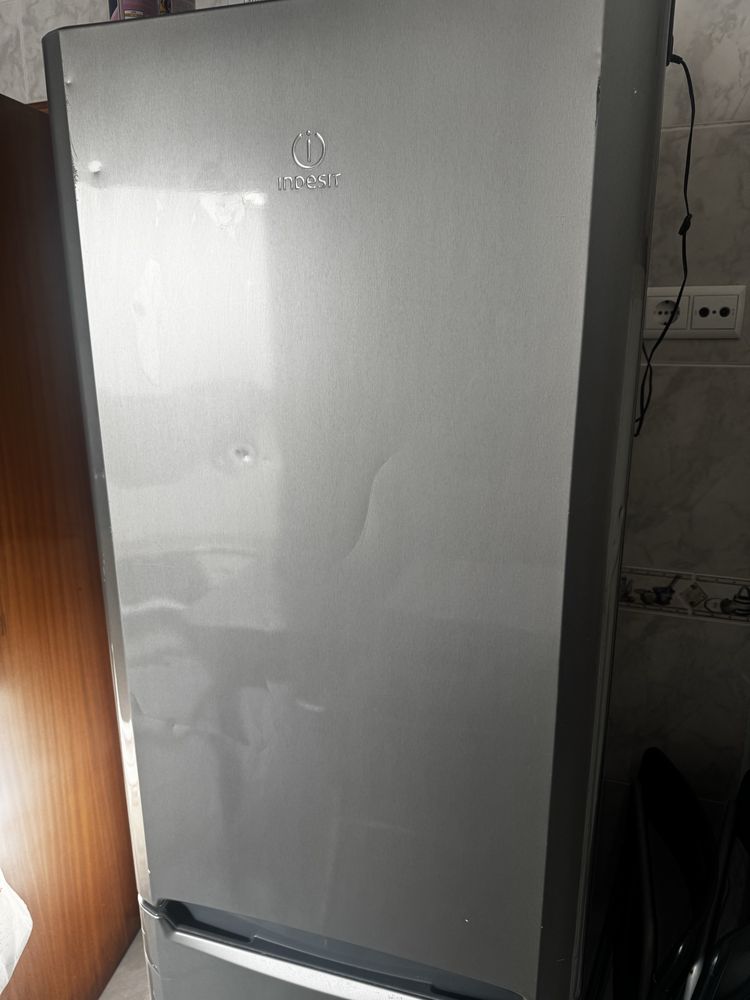 Frigorifico INDESIT ( Leia descrição )