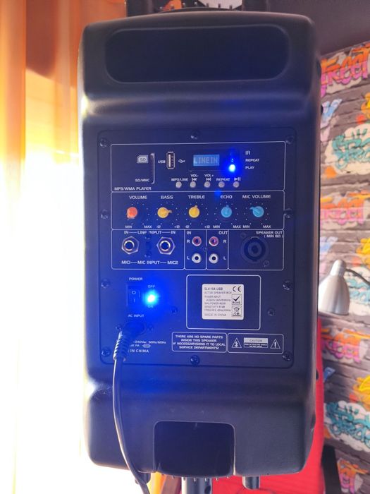 Ibiza Sound SLK10A-USB (10 polegadas, 400W de potência máxima).