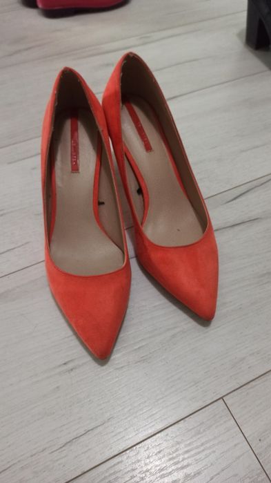 Szpilki koralowe pomarańczowe 38 Reserved