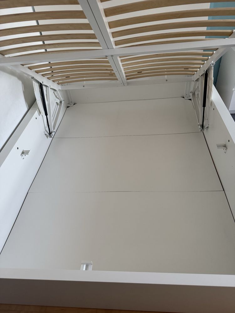 Cama com arrumação Malm do Ikea 140x200