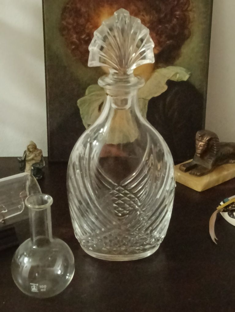 Bela garrafa/ licoreira ou outros de cristal