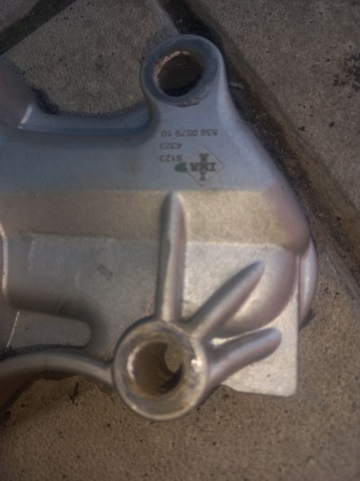 Помпа митсубиси лансер 9  1.6 бенз