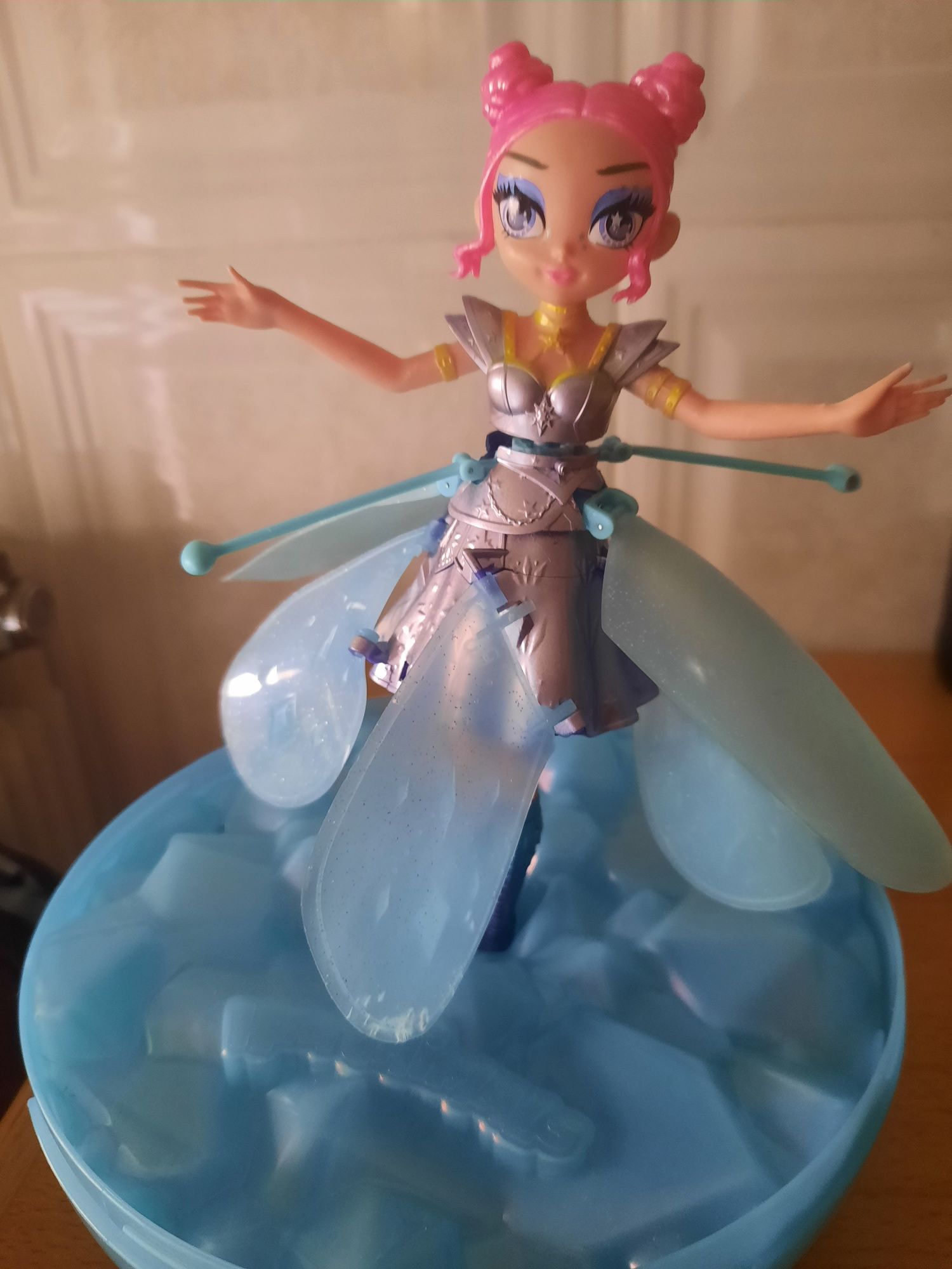Boneca que voa sem uso!