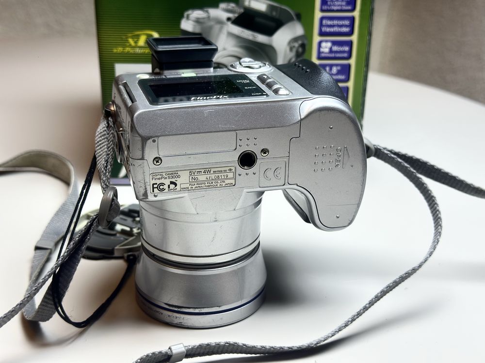 Fujifilm Finepix S3000 aparat cyfrowy, vintage analog look y2k