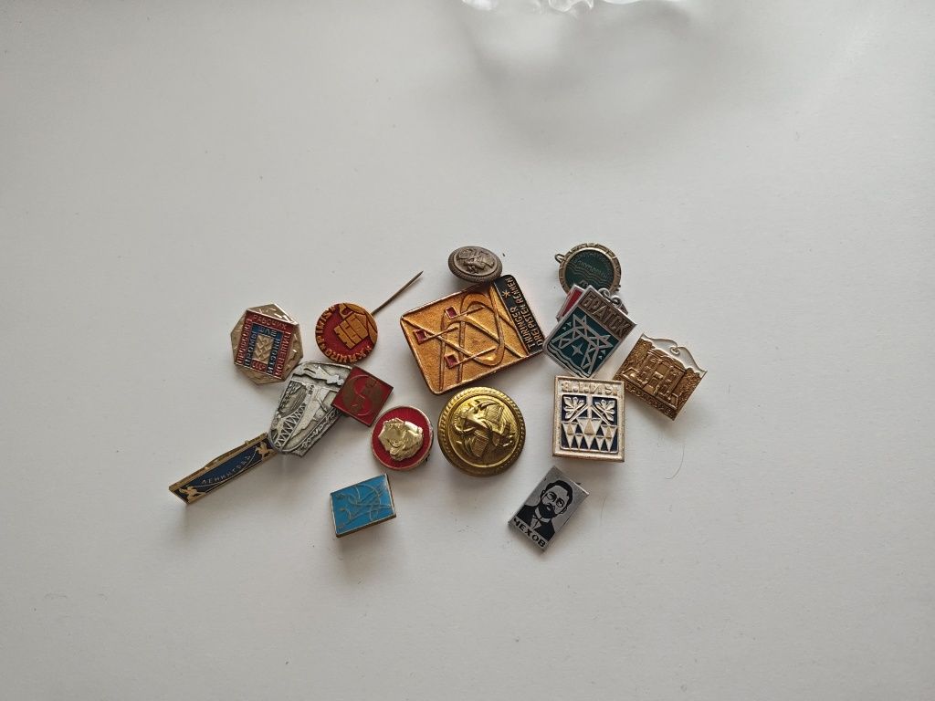 Monety zegarki biżuteria znaczki starocia medale Wpinki