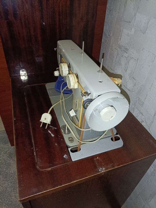 Швейная машина ЧАЙКА-lll б/у, в хорошем состоянии.