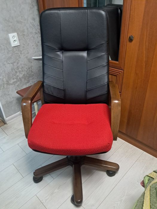 Офісний стілець. Відправляю!