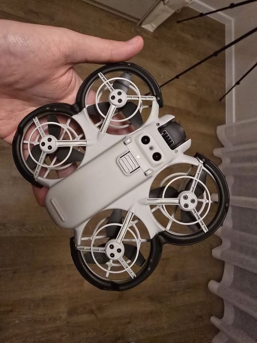 DJI Neo - jak nowy + zestaw akcesoriów (pełen komplet).