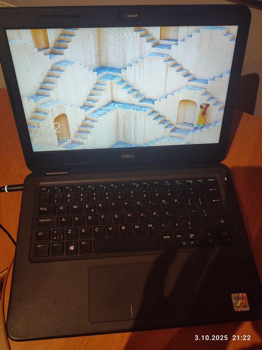 Laptop Dell Latitude 3300