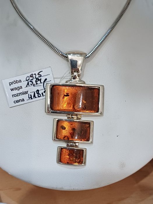 Srebrna zawieszka z bursztynem