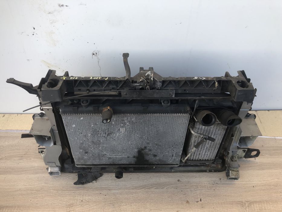 Телевізор передній панель Peugeot 3008 2010 рік  ціна в зборі