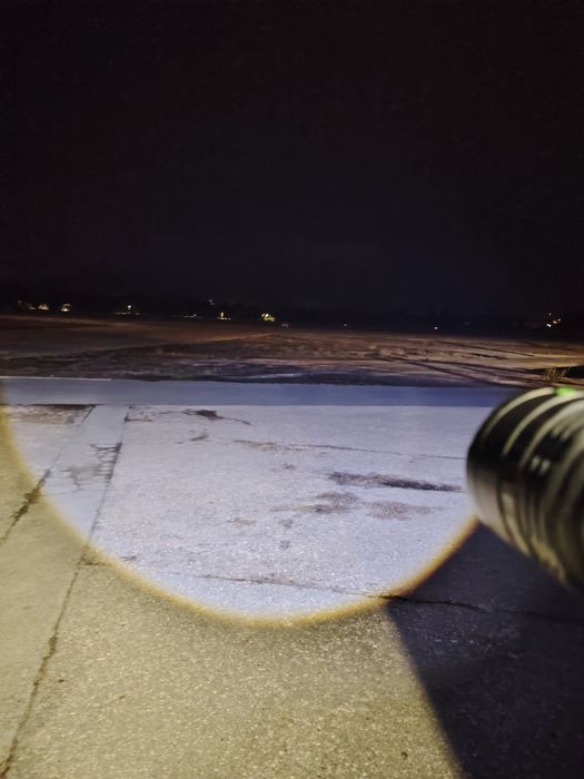 Duas lanternas grandes..em ABS recarregáveis com powerbank
Duas lanter