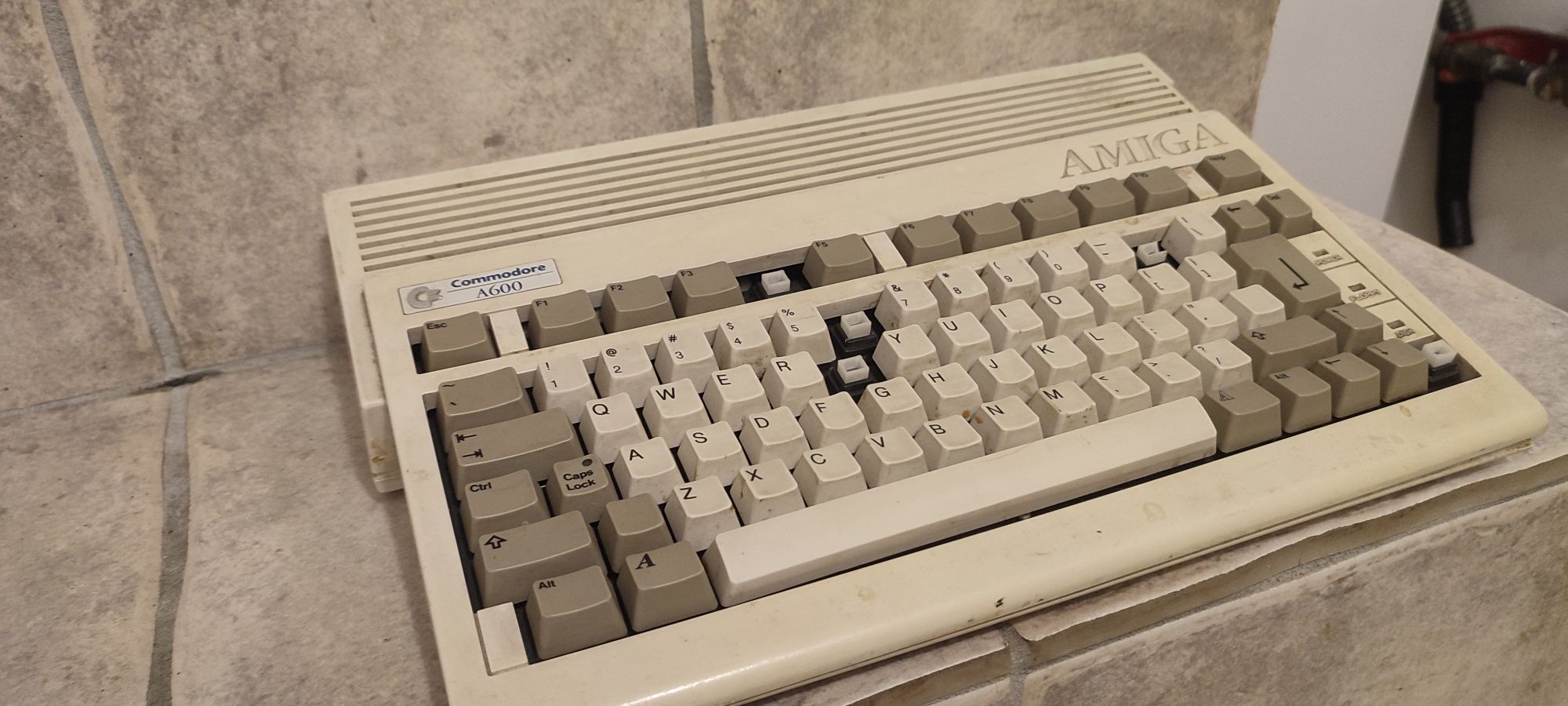Amiga 600 zamienię na stare kapselki