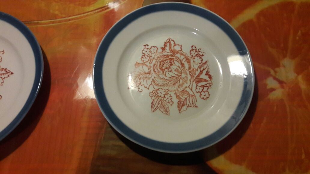 Барановская тарелка с розой с синей коёмкой СССР