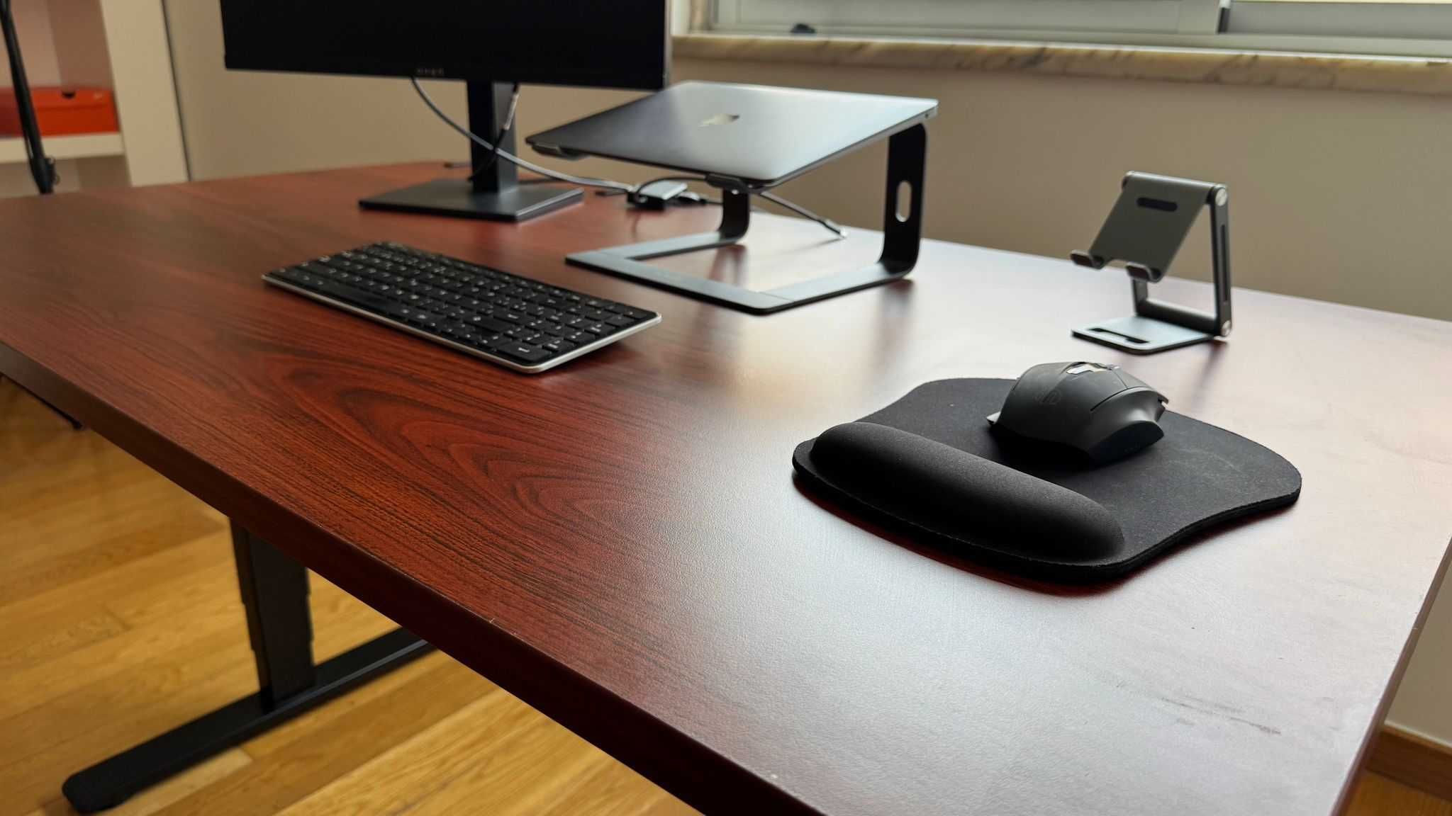 Secretária elétrica SANODESK 140x80 — motor duplo, como nova, só 270€