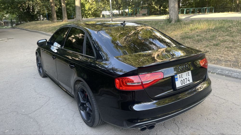 Audi a4 quatro s line