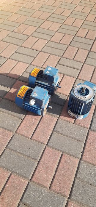 Silniki 0,37 kW kołnierzowe 3 fazowe,2900 obr./min.