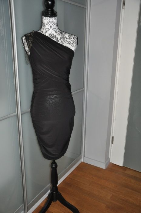 Sukienka dopasowana czarna