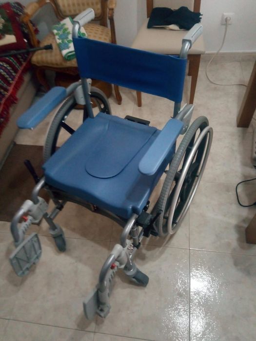 Cadeia de rodas com compartimento