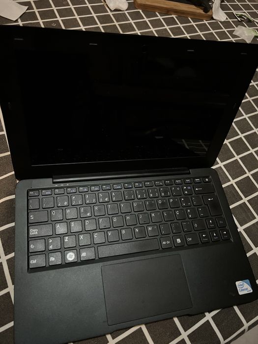 Portátil INSYS 12 polegadas. Bateria viciada, de resto em otimo estado