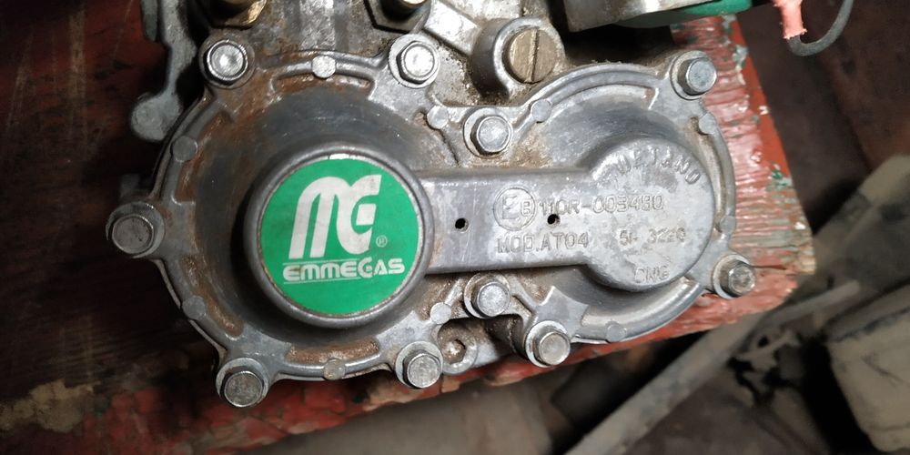 Продам метан установку,баллоны,крепления,редуктор