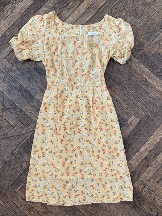 Літня сукня з квітковим принтом