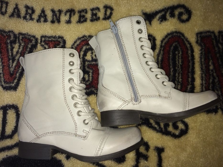 Lote de Botas em pele 27 ao 35.