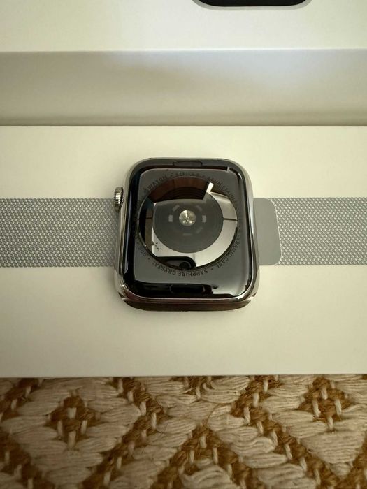 Apple Watch 44mm Aço milanese Loop - Series 5