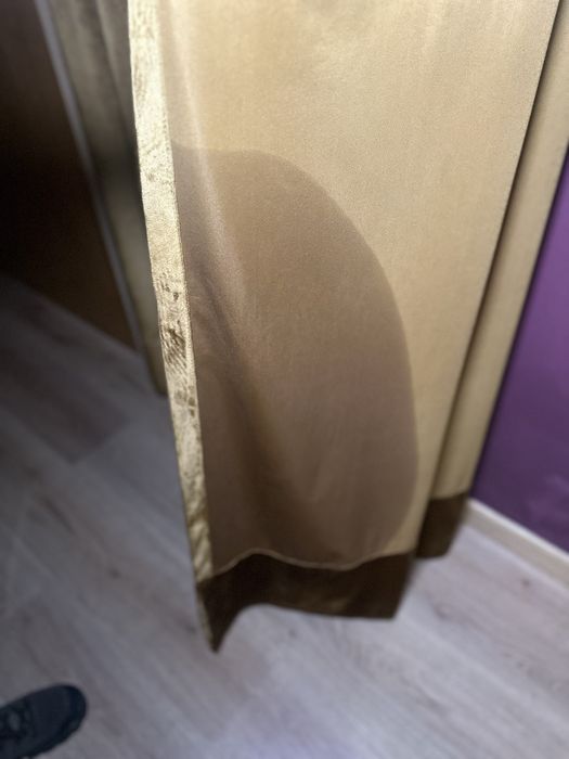 Cortina de Veludo Dourada com Varão – Elegante