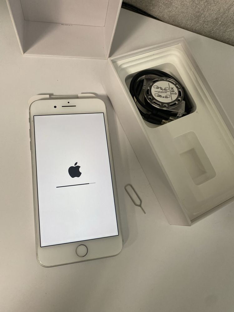 Продам Apple iPhone 8 Plus 64 GB , оригінал, ідеальний робочий стан