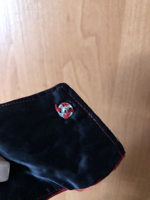 Маска дитяча чорта черта червоного кольору у вигляді капюшона