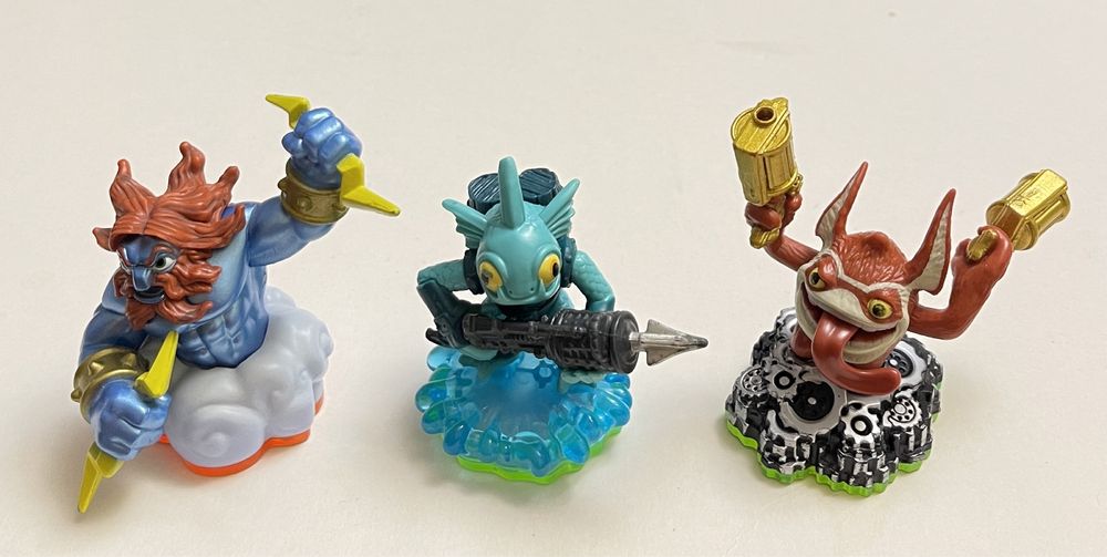 Stare figurki zabawki kolekcjonerskie Skylanders Activision