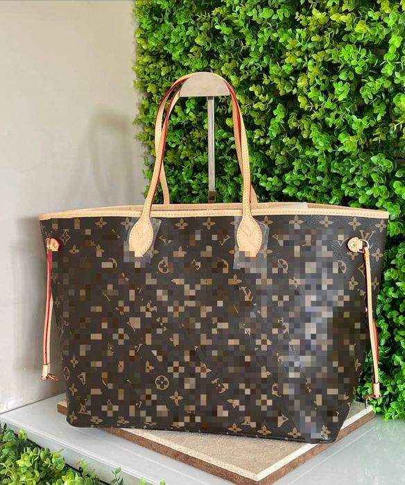 Bolsa LV  com interior vermelho
