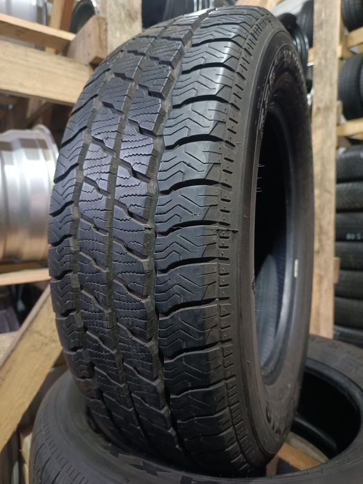 Майже нові всесезонні шини MAXXIS 215/65 R16 C резина Р16 С