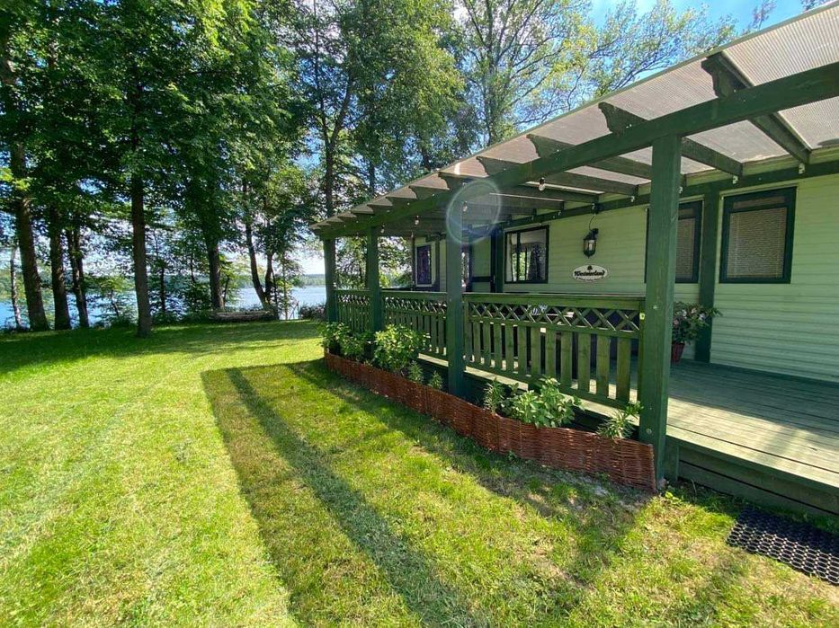 Domek nad jeziorem Ublik Wyszowate linia brzegowa pomost łódka