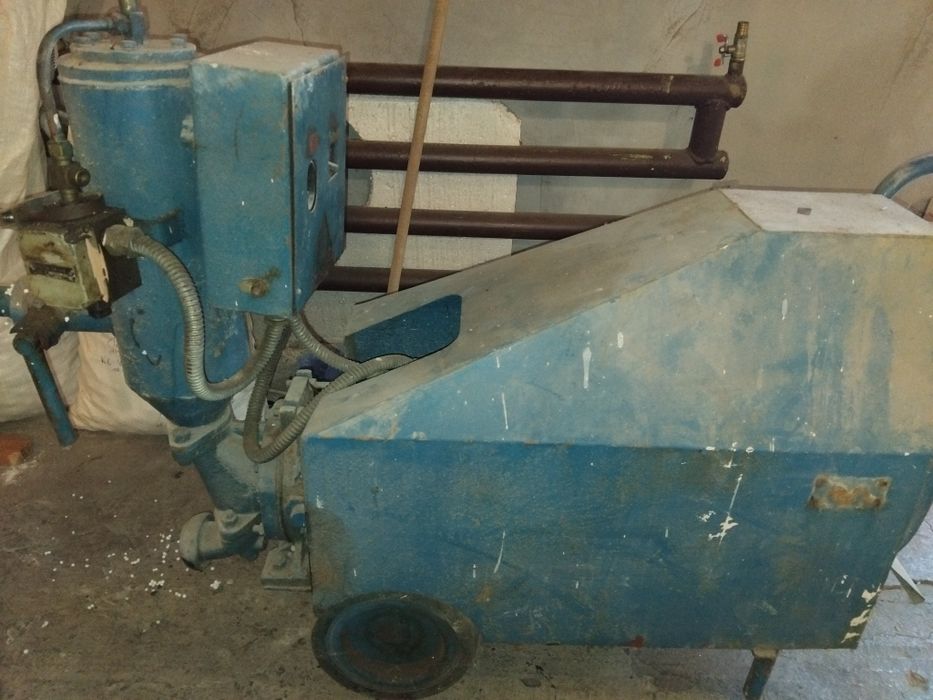 Кувалды,ломы,канистры,бочки,окно пластик,станина станка