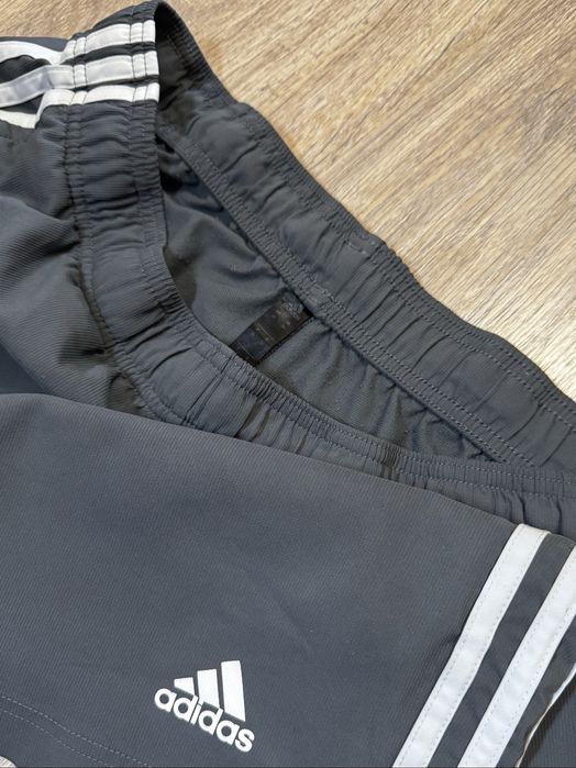 Оригінальні Adidas чоловічі сірі шорти