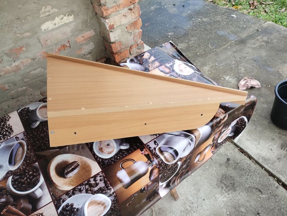 Поличка під телевізор.