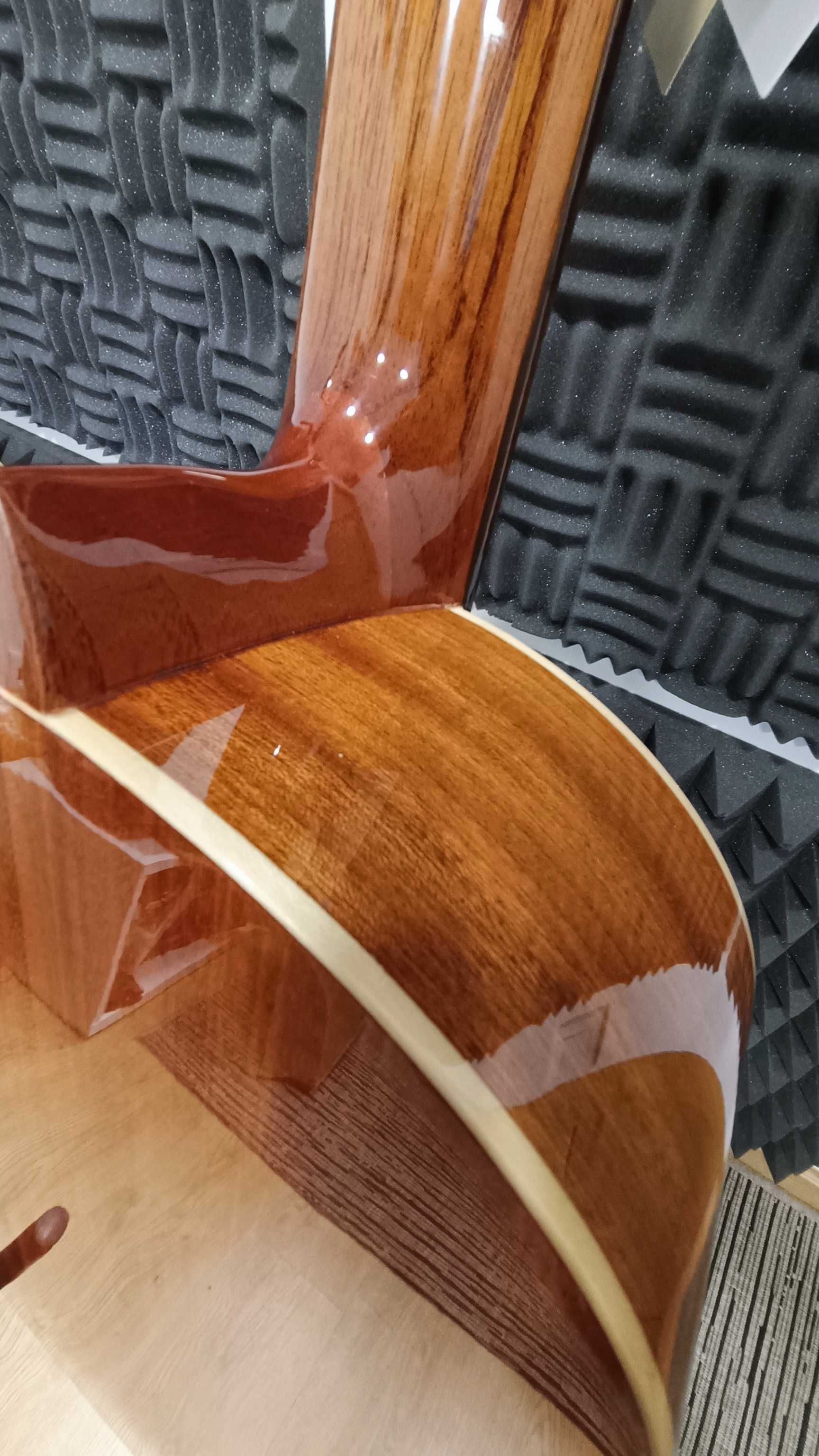 Guitarra "La Mancha" modelo "Rubi S" (Nova)