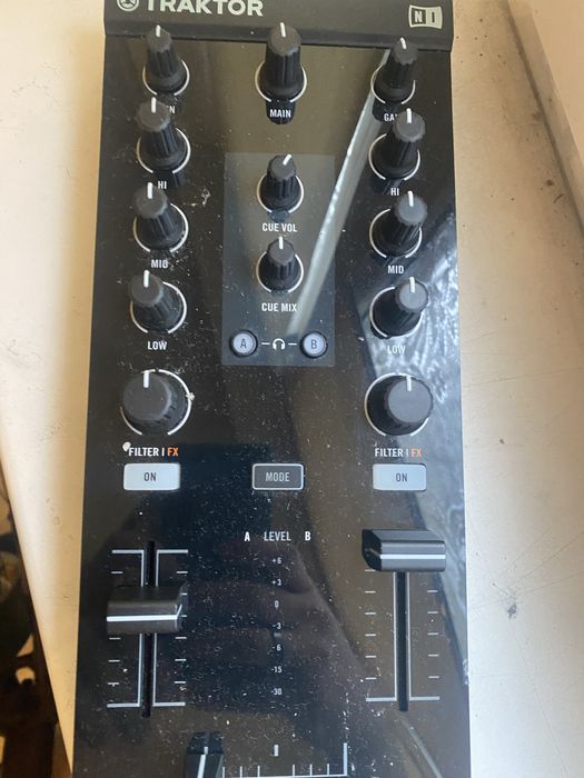 DJ Микшер Traktor Z1