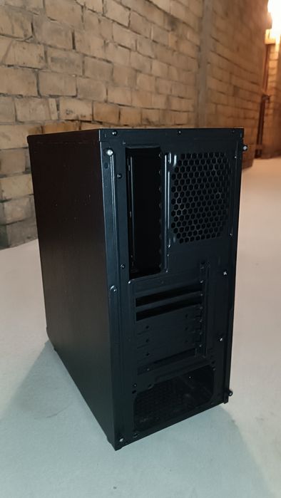 Obudowa PC Preyon Nest Meshy czarna, midi ATX, świetna wentylacja