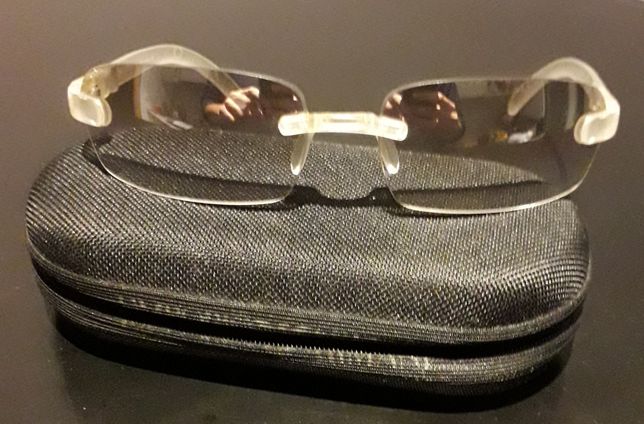 Óculos desportivos da marca Empório Armani