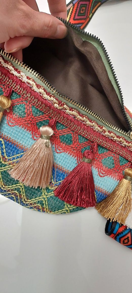 Modna torebka boho z frędzlami
