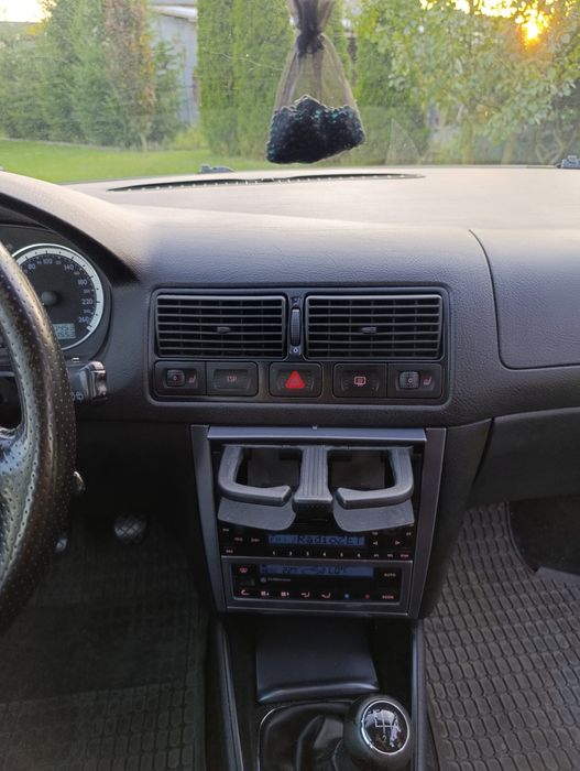 Volkswagen Golf 4 1.6 LPG 2003 r. Przegląd na rok
