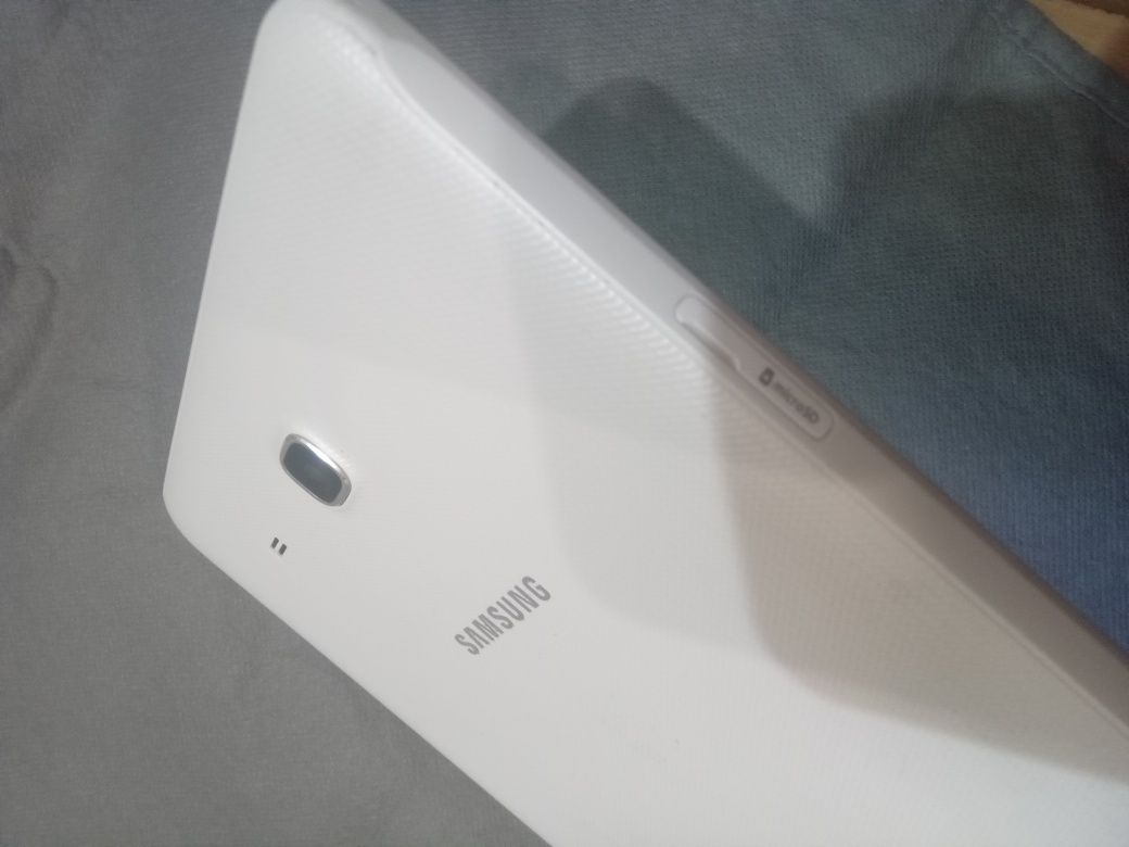 Samsung Galaxy Tab E 16Gb, RAM 1,5Gb.