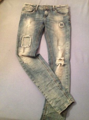 Modne spodnie jeansowe lexxury, dziury, jeansy